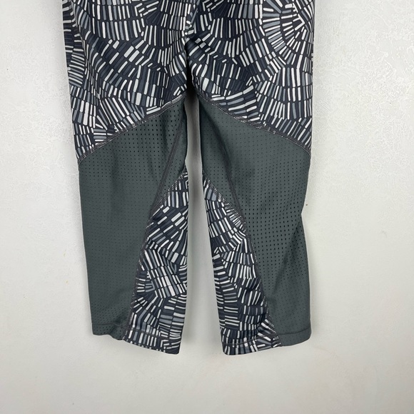 Nike Pro Hypercool Drift Capri Leggings Gray White Mid Rise Athletic Small - Picture 9 of 12